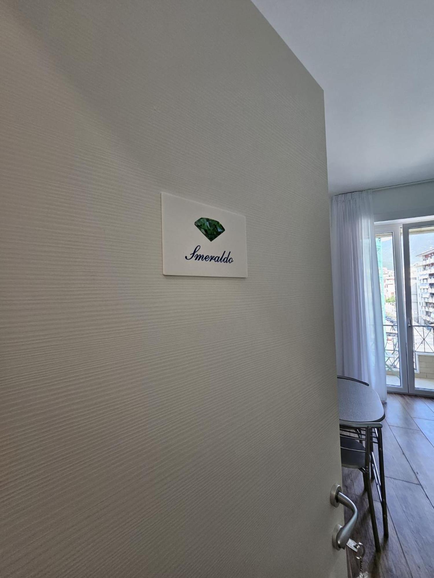B&B Pietre Preziose 살레르노 외부 사진
